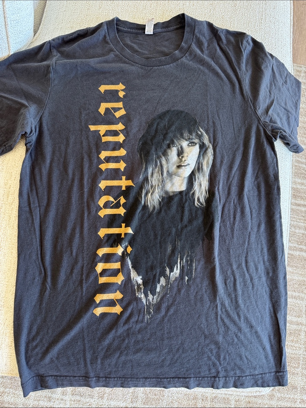 Taylor Swift Reputation Stadium Tour T-shirt medium M